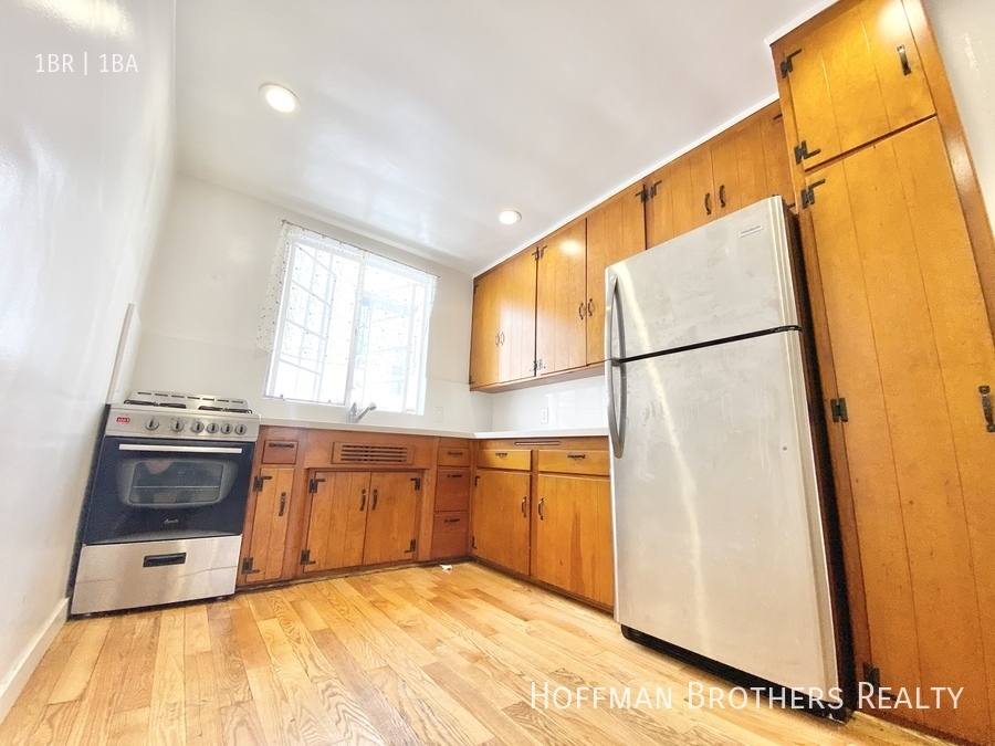 Apartment for rent at 125 N Hamilton Dr #A, Beverly Hills, CA 90211