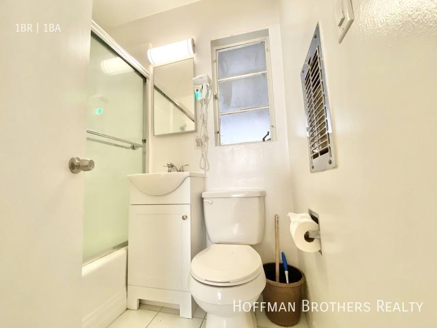 Apartment for rent at 125 N Hamilton Dr #A, Beverly Hills, CA 90211