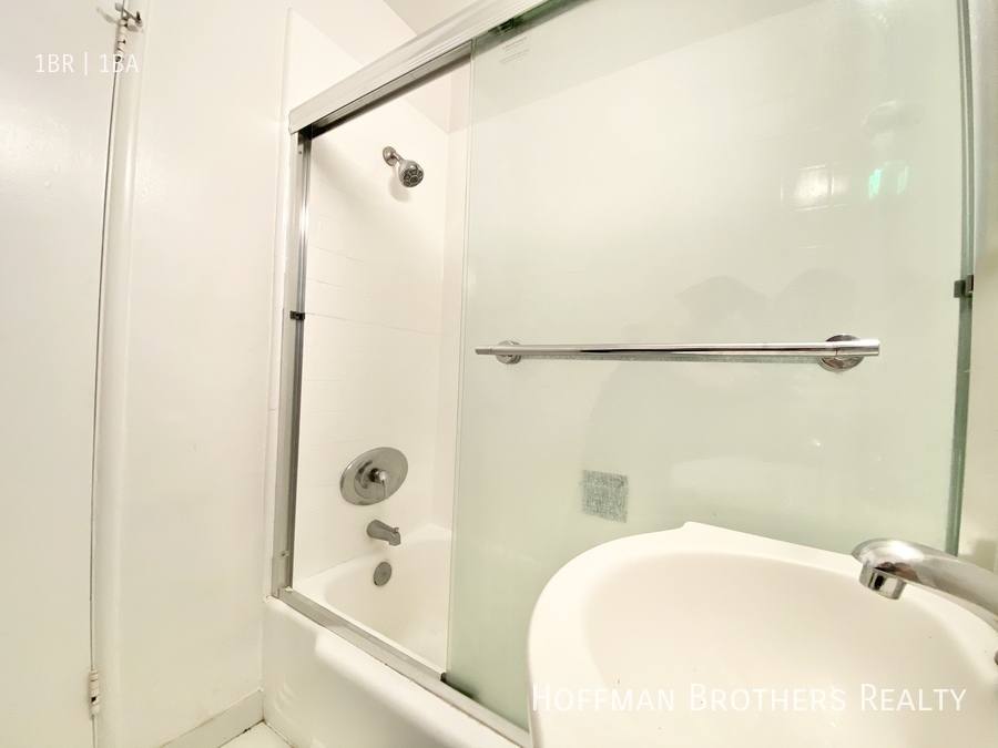 Apartment for rent at 125 N Hamilton Dr #A, Beverly Hills, CA 90211