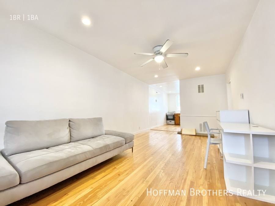 Apartment for rent at 125 N Hamilton Dr #A, Beverly Hills, CA 90211