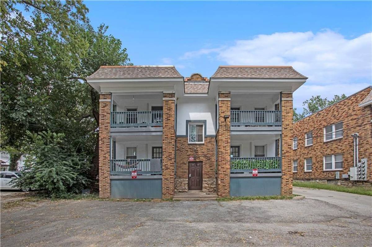 Apartment for rent at 2729 Campbell St, Kansas City, MO 64109