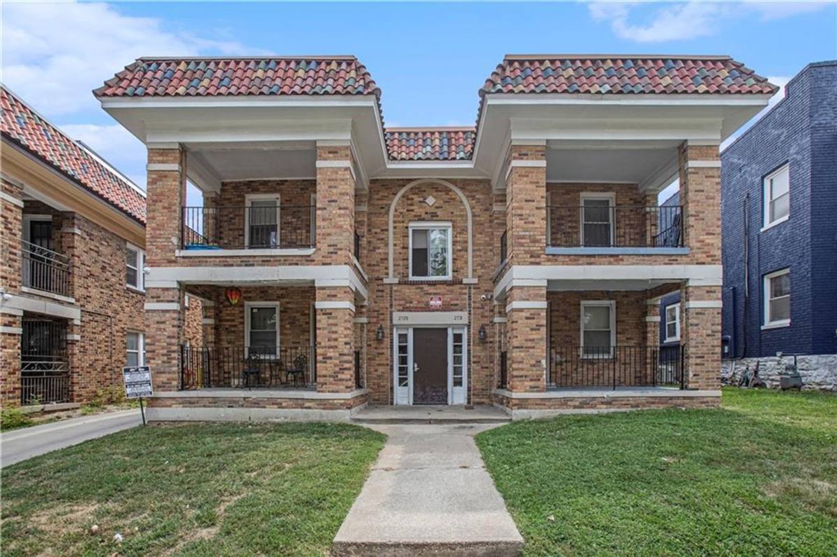 Apartment for rent at 2729 Campbell St, Kansas City, MO 64109