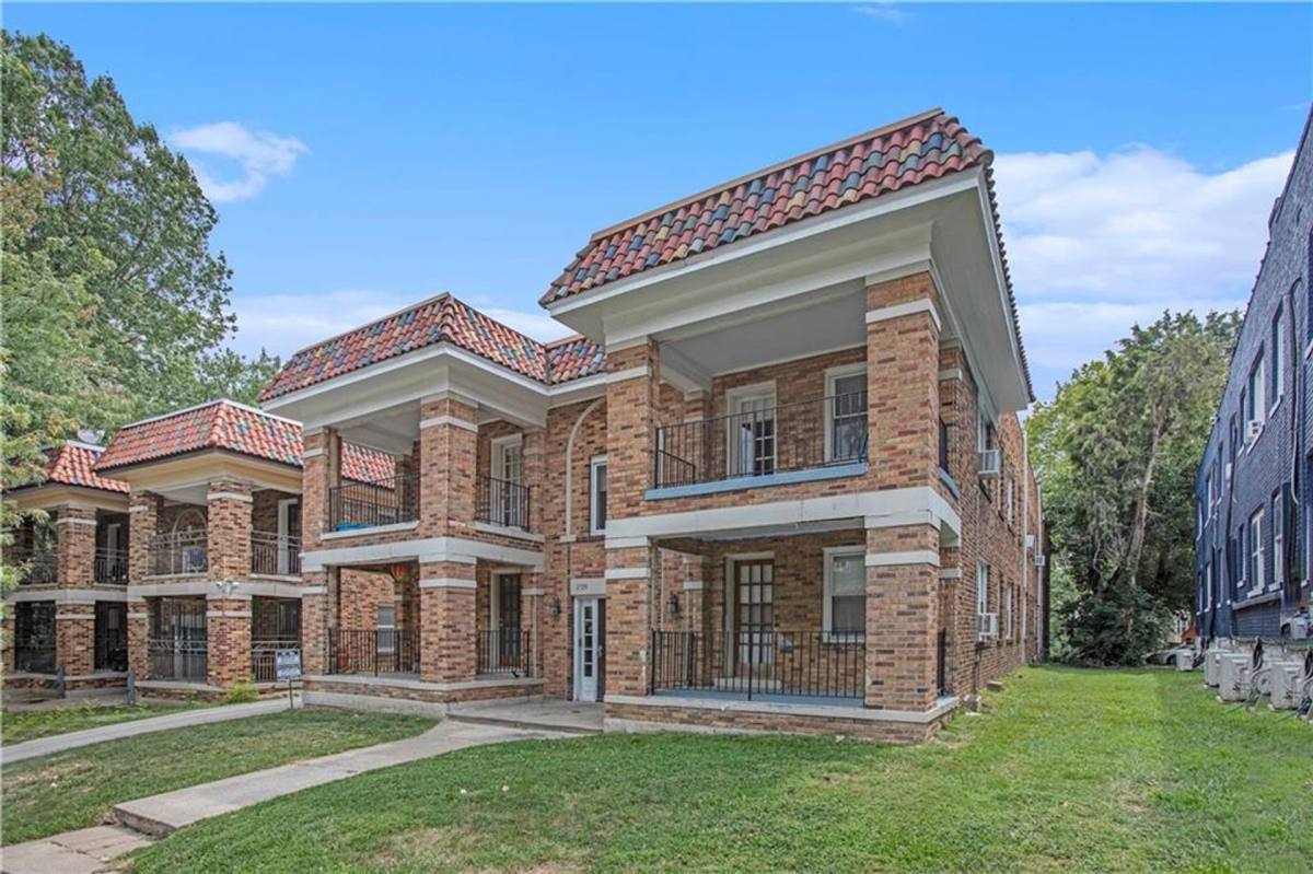 Apartment for rent at 2729 Campbell St, Kansas City, MO 64109