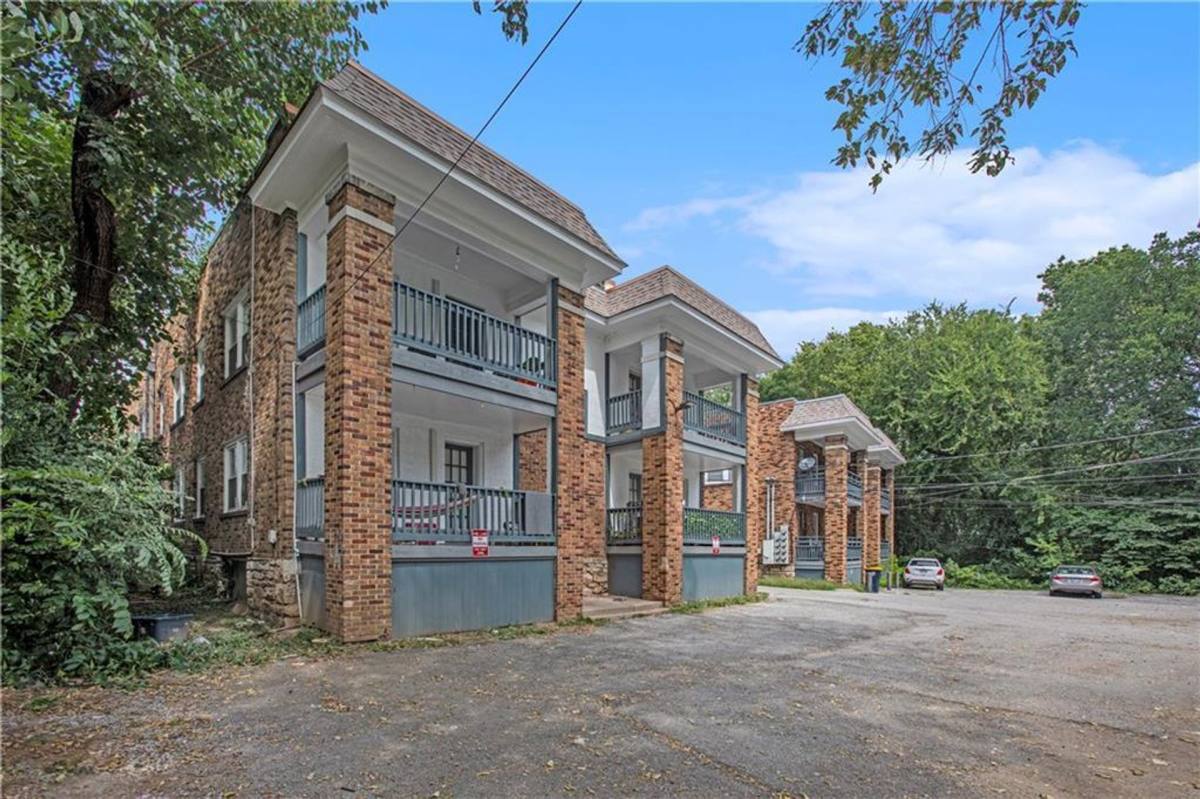 Apartment for rent at 2729 Campbell St, Kansas City, MO 64109