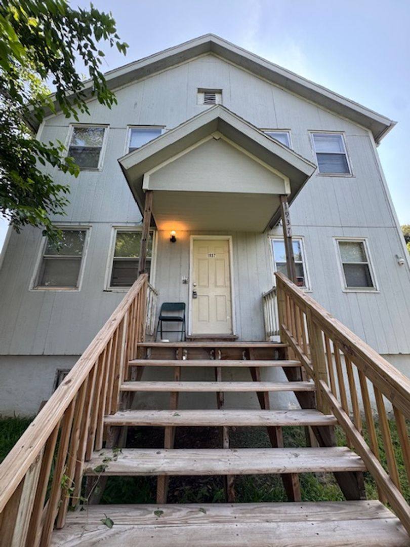 Apartment for rent at 1937 S 12th St, Omaha, NE 68108