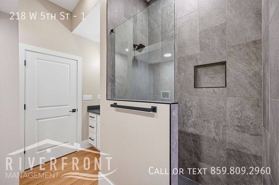 Apartment for rent at 218 W 5th St #1, Covington, KY 41011