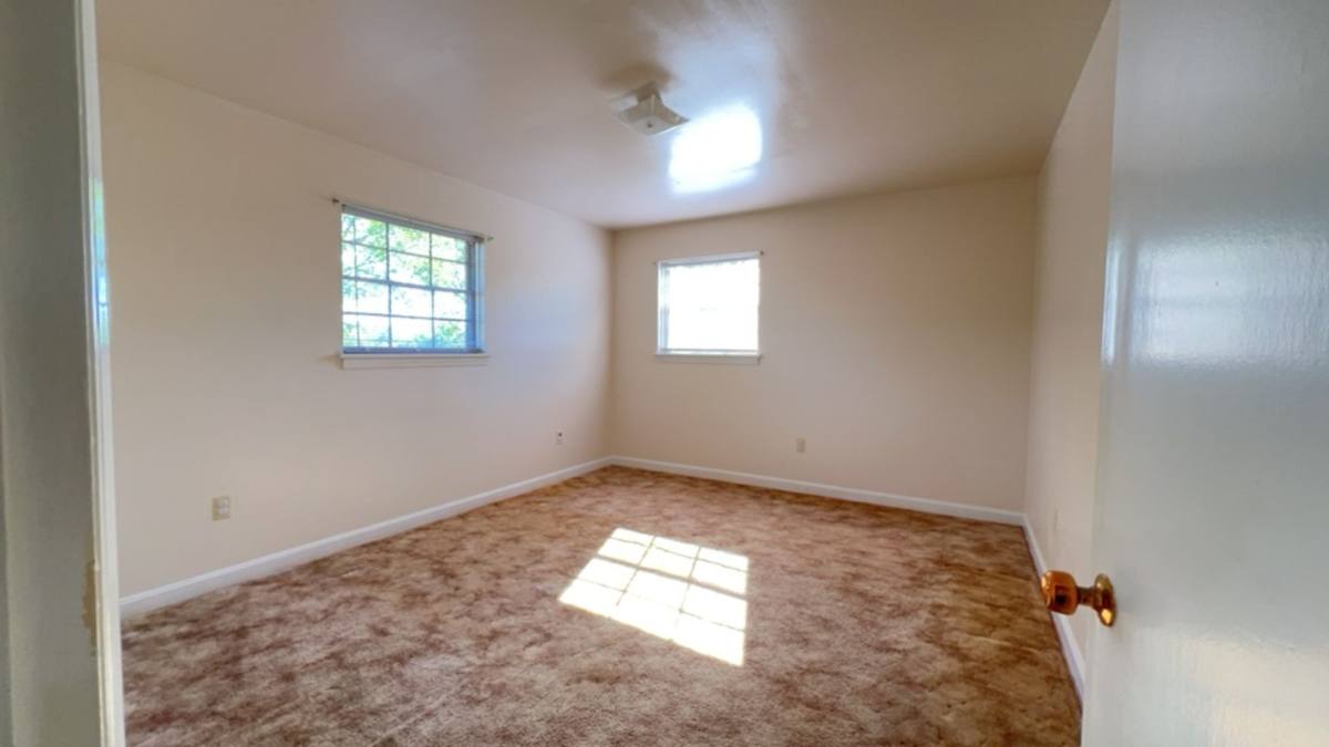 Apartment for rent at 1041-1043 Jeanette Ave, Vinton, VA 24179