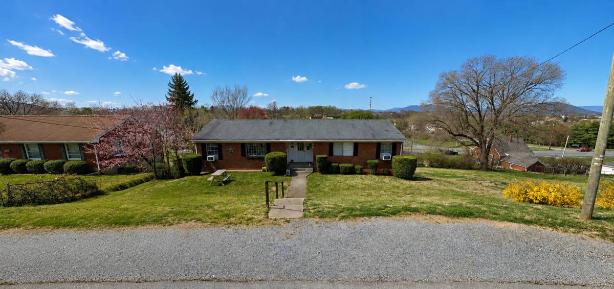 Apartment for rent at 1041-1043 Jeanette Ave, Vinton, VA 24179