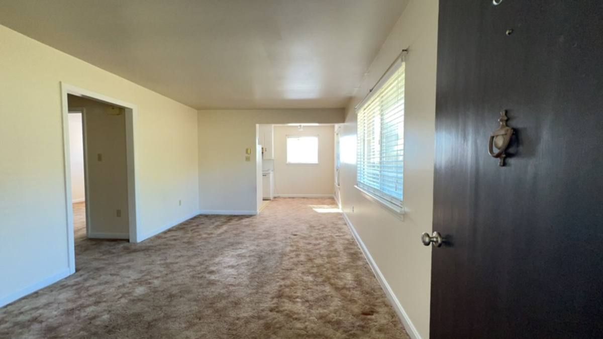 Apartment for rent at 1041-1043 Jeanette Ave, Vinton, VA 24179