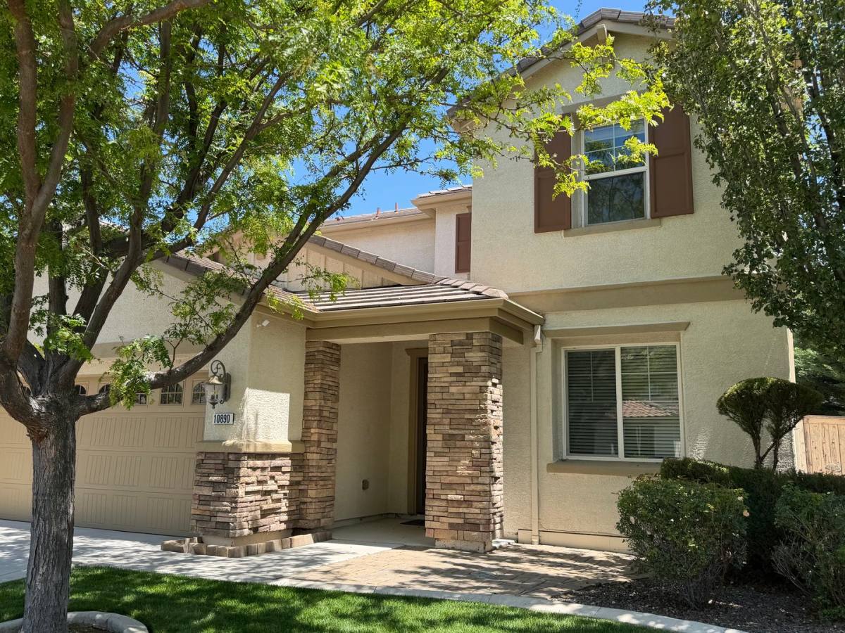 House for rent at 10890 Oakhaven, Reno, NV 89521