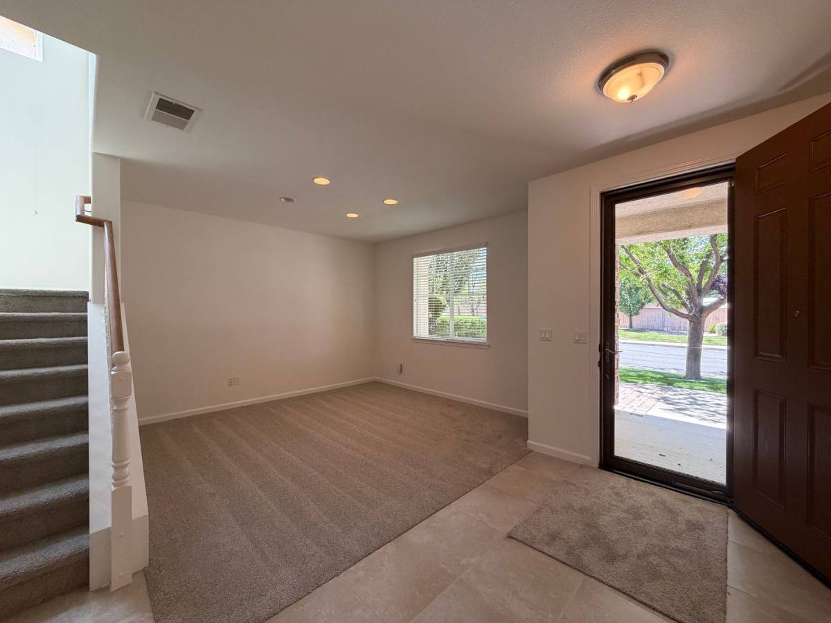 House for rent at 10890 Oakhaven, Reno, NV 89521
