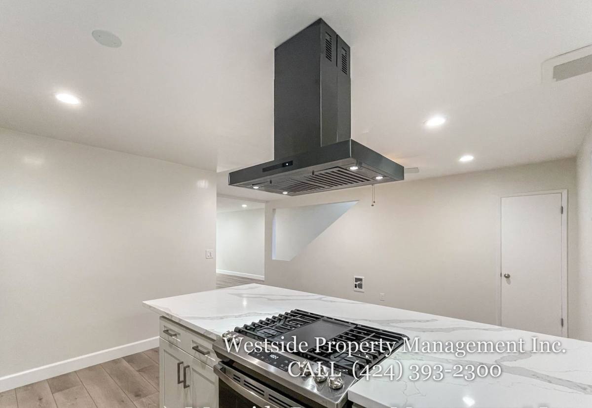 Apartment for rent at 942 7th St #5, Santa Monica, CA 90403