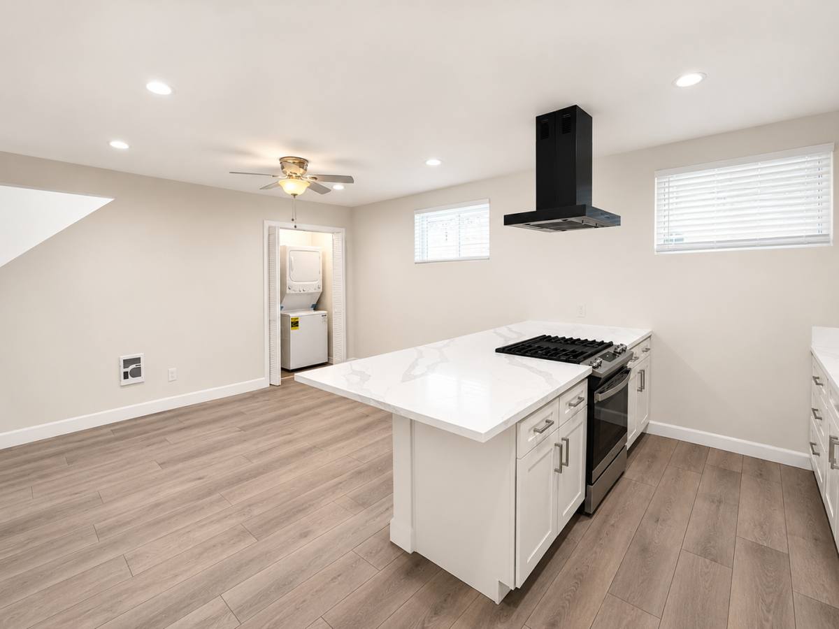 Apartment for rent at 942 7th St #5, Santa Monica, CA 90403