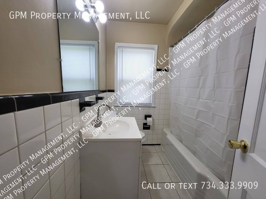House for rent at 15806 Meyer Ave, Allen Park, MI 48101