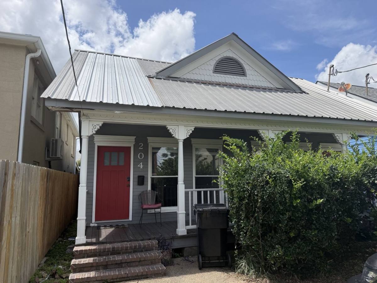 Apartment for rent at 204-206 Cherokee St, New Orleans, LA 70116