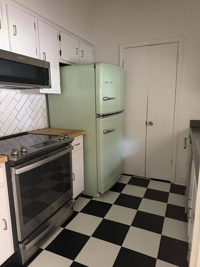 Apartment for rent at 204-206 Cherokee St, New Orleans, LA 70116
