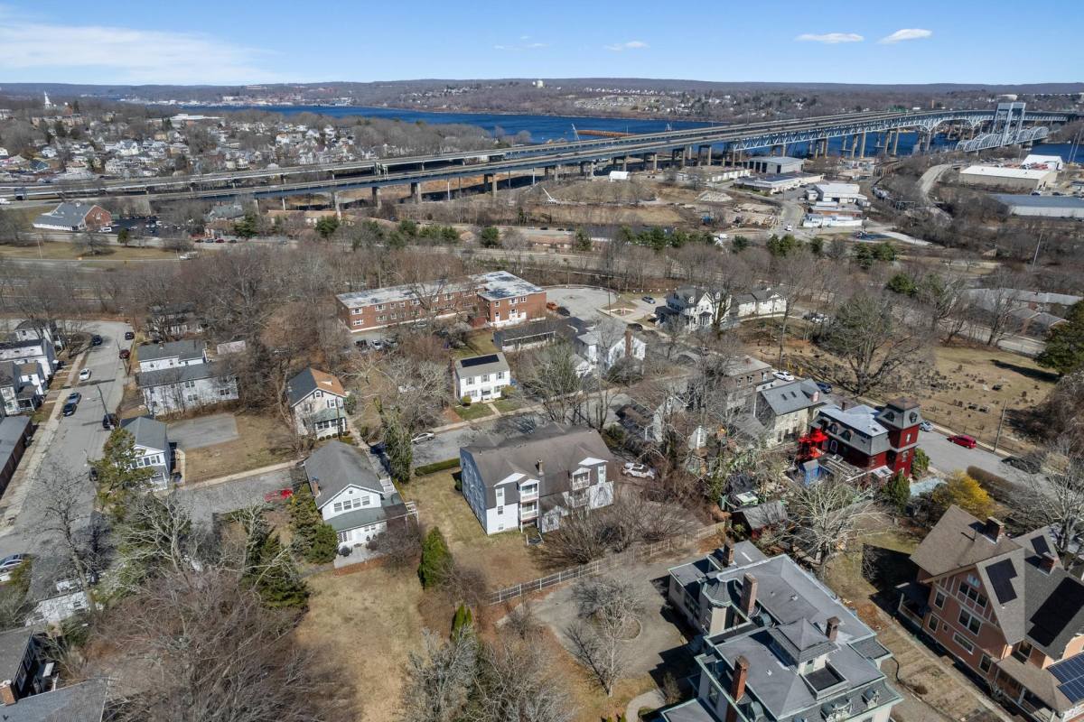 Apartment for rent at 14 Bristol St, New London, CT 06320
