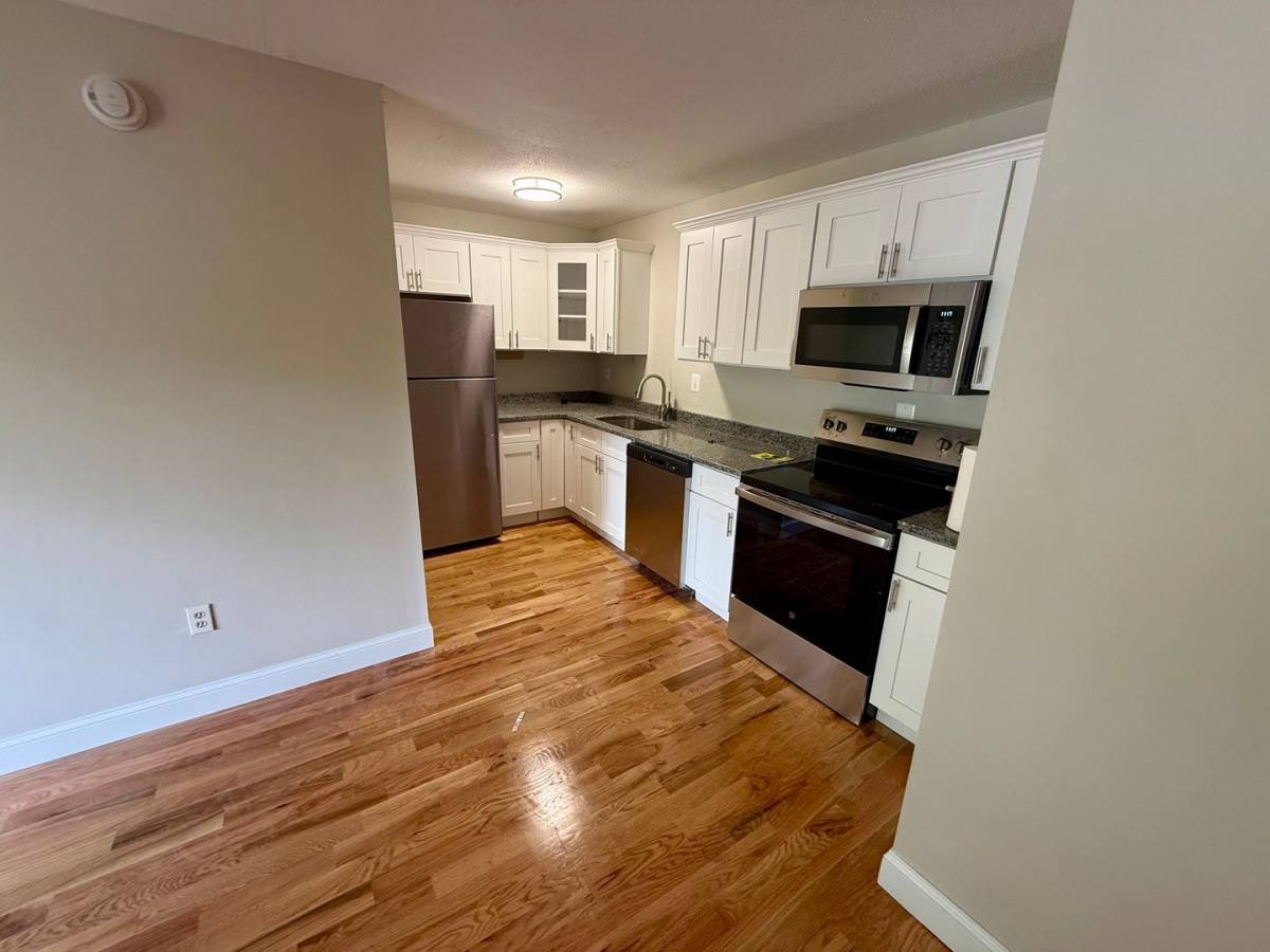 Apartment for rent at 14 Bristol St, New London, CT 06320