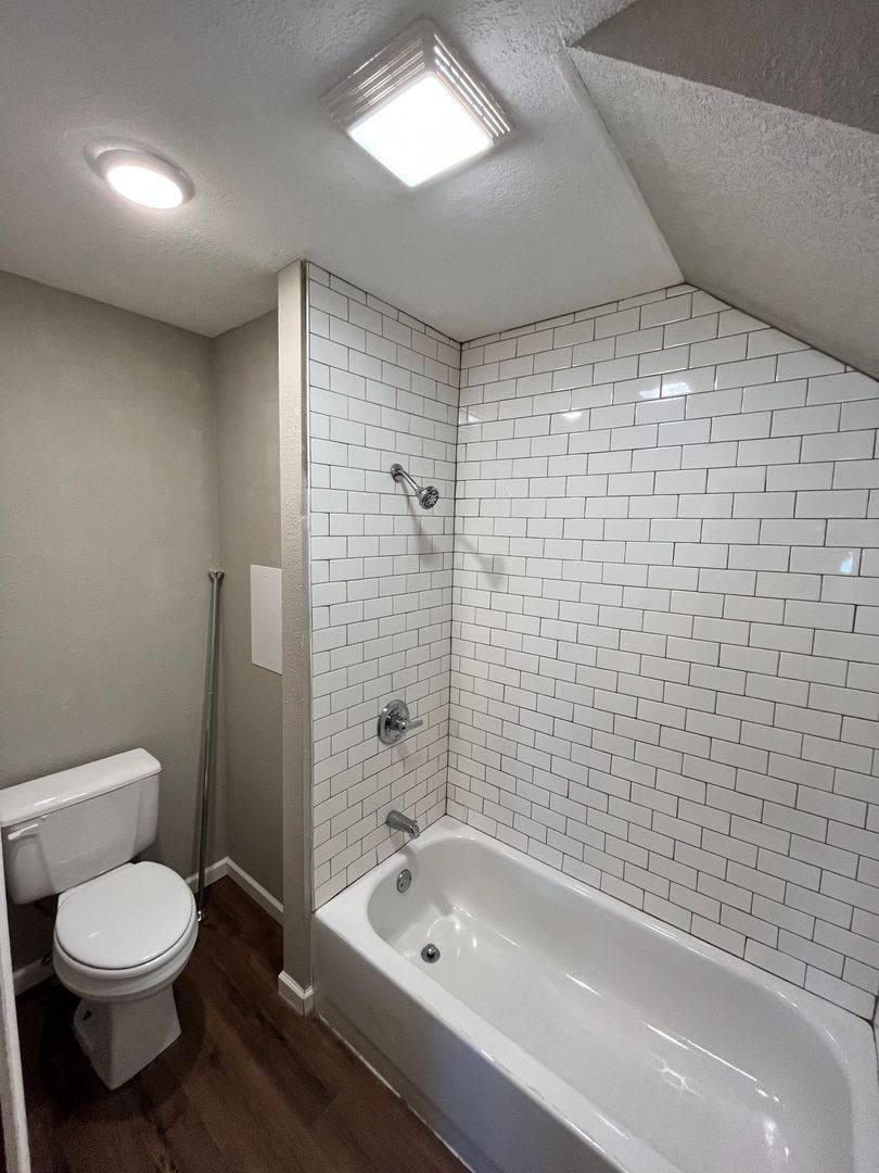 House for rent at 1530 E 14th St, Des Moines, IA 50316
