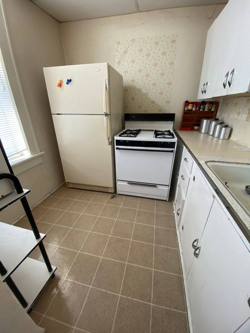 Apartment for rent at 106 E 3rd St, Salisbury, MO 65281