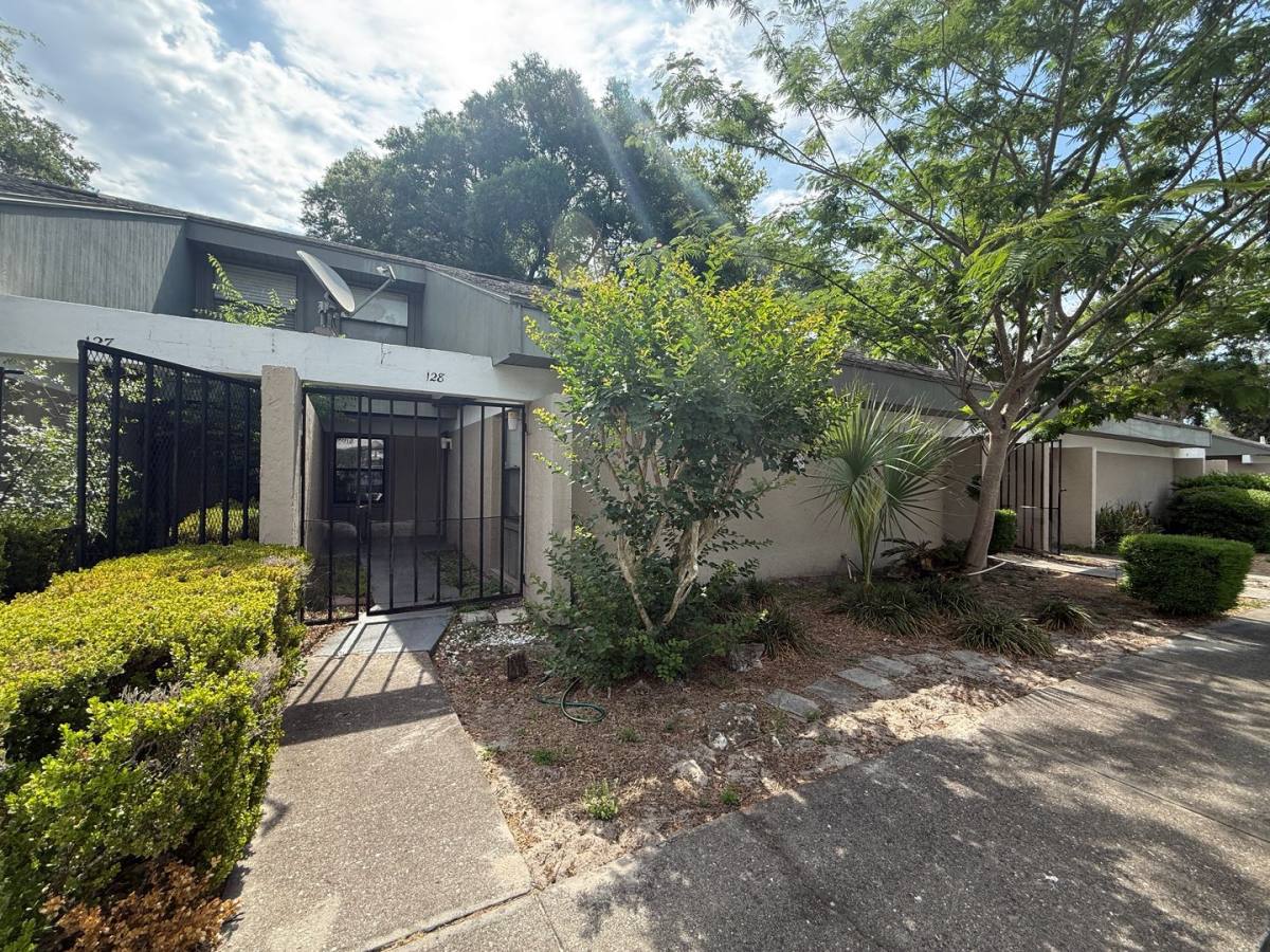 Townhouse for rent at 7200 SW 8th Ave, Gainesville, FL 32607