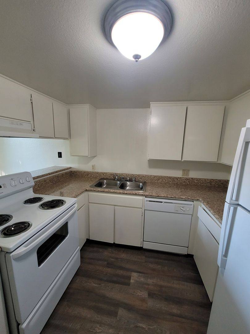 Apartment for rent at 4949 Gearhart Ave, Fresno, CA 93726