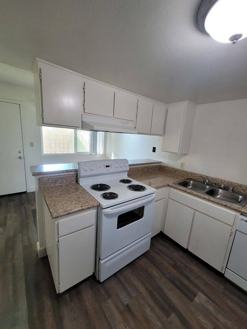 Apartment for rent at 4949 Gearhart Ave, Fresno, CA 93726