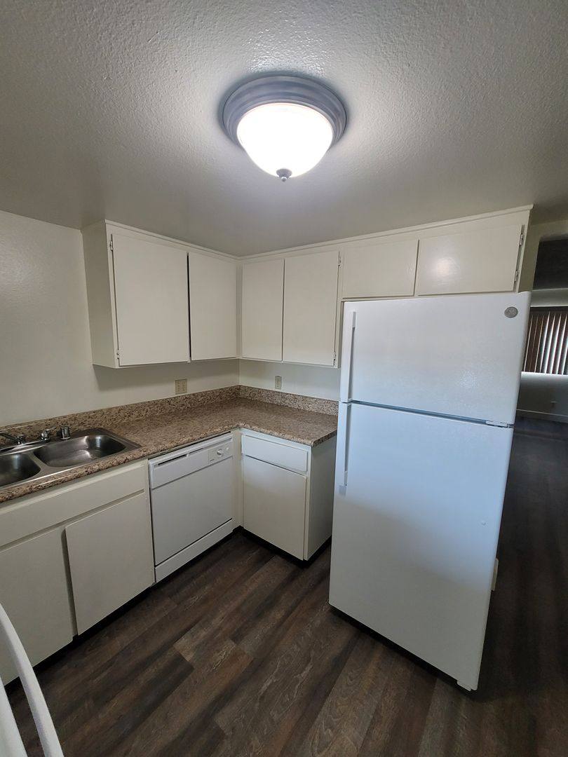 Apartment for rent at 4949 Gearhart Ave, Fresno, CA 93726