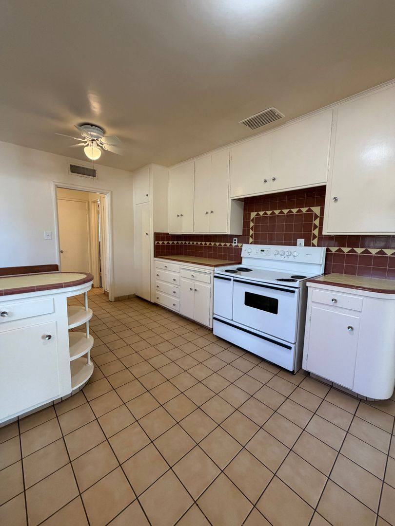House for rent at 2038 E Ashlan, Fresno, CA 93726
