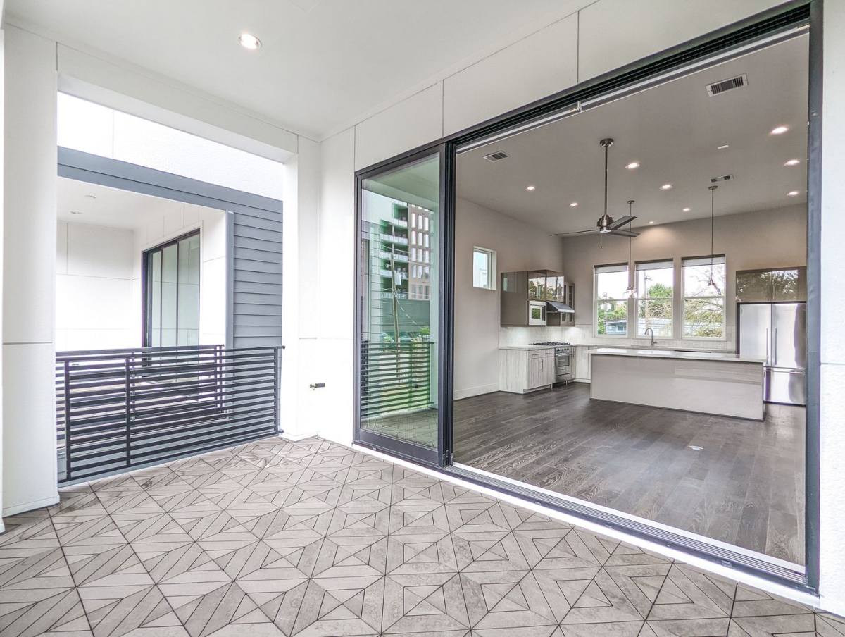 Townhouse for rent at 2414 Canal St, Houston, TX 77003