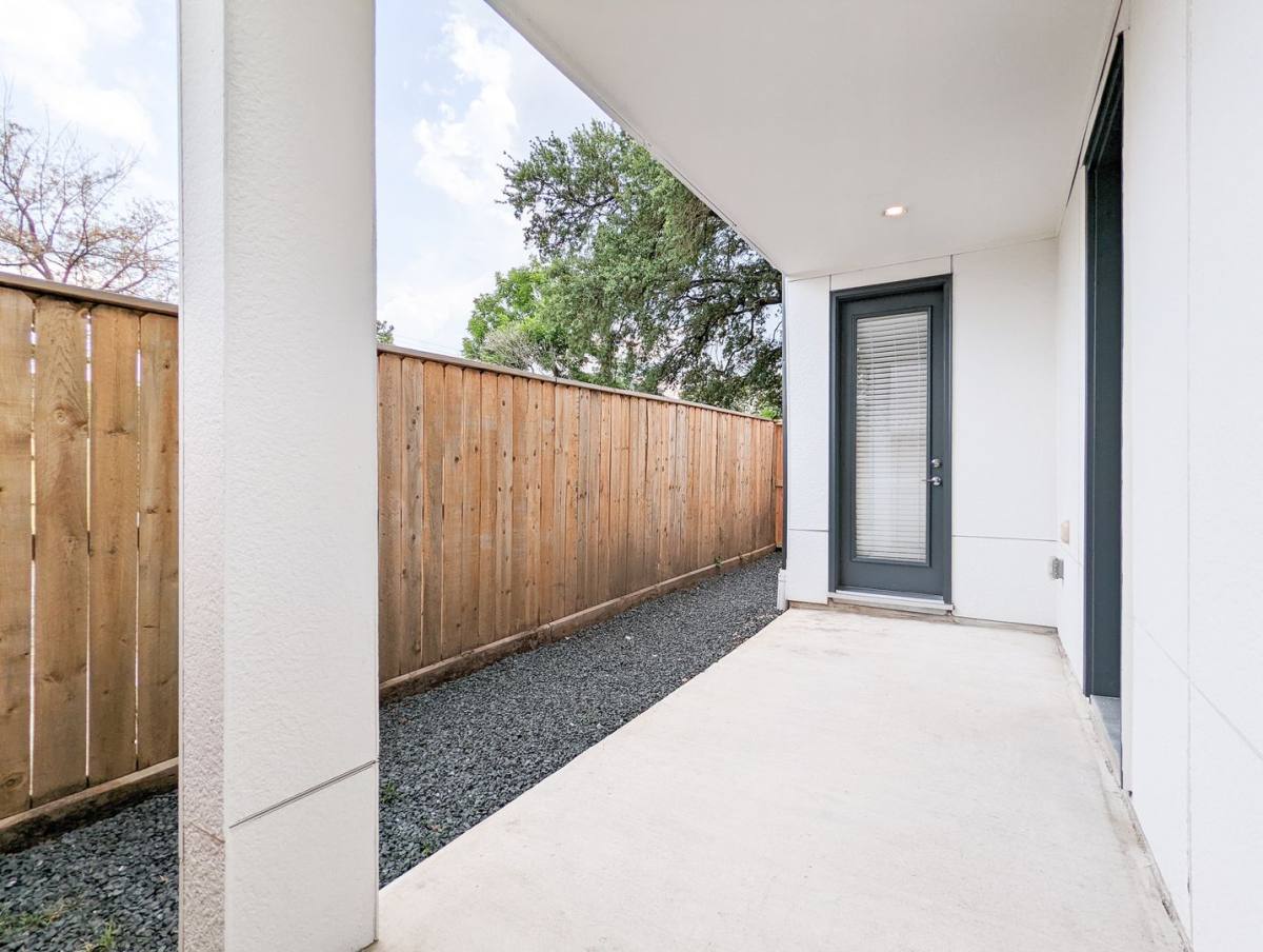 Townhouse for rent at 2414 Canal St, Houston, TX 77003