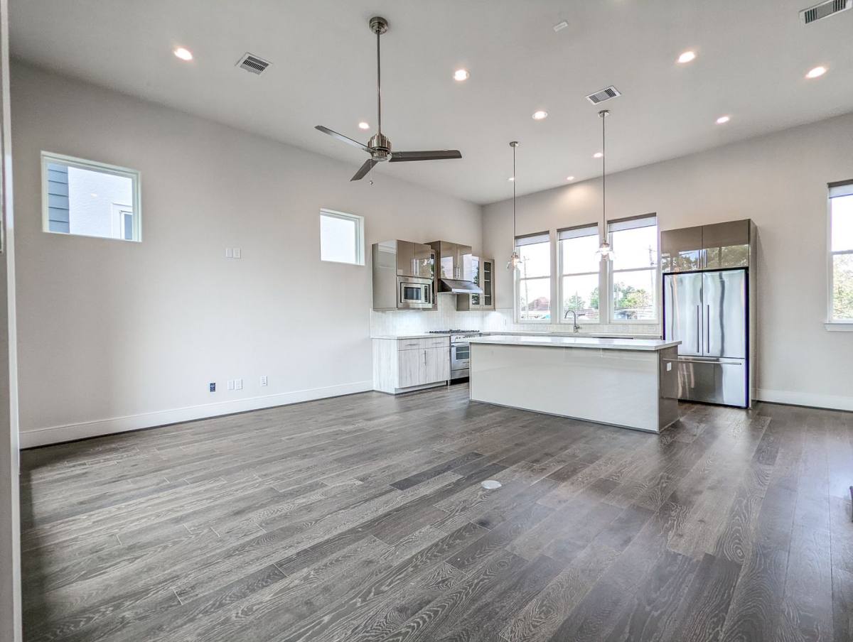 Townhouse for rent at 2414 Canal St, Houston, TX 77003