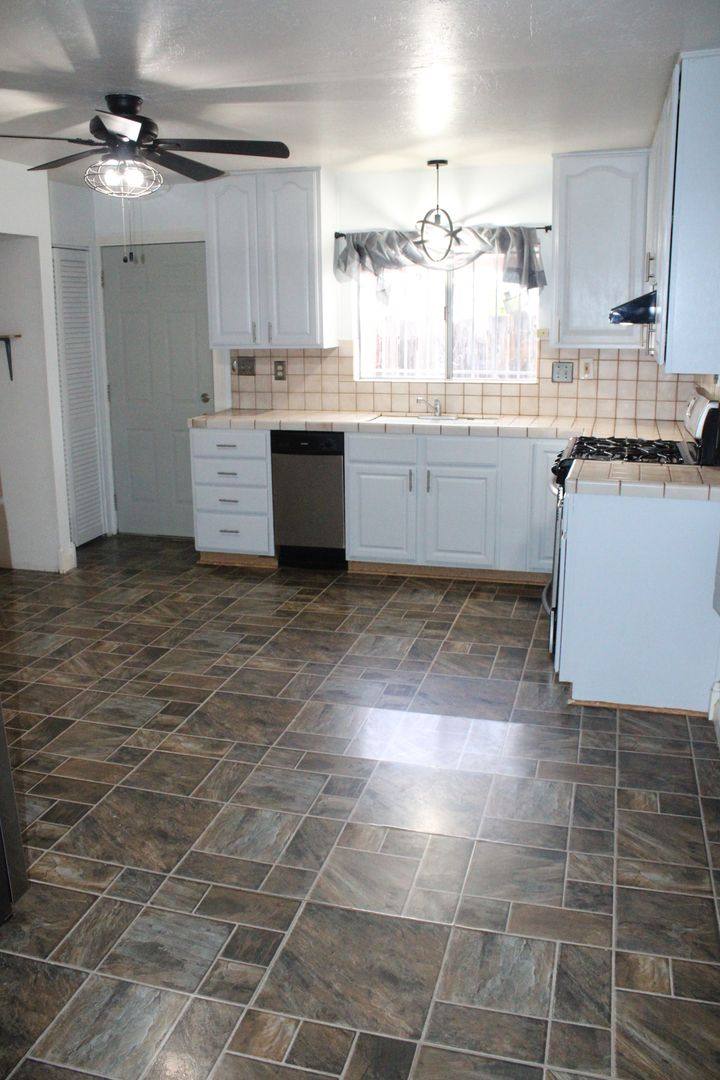 House for rent at 135 Poinsettia Ave, Pittsburg, CA 94565