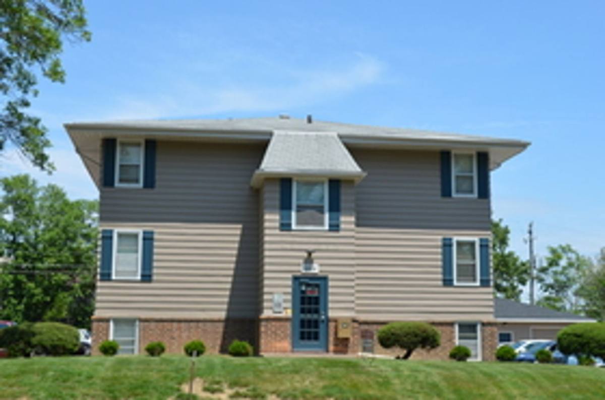 Apartment for rent at 1424 E Walnut St, Des Moines, IA 50316