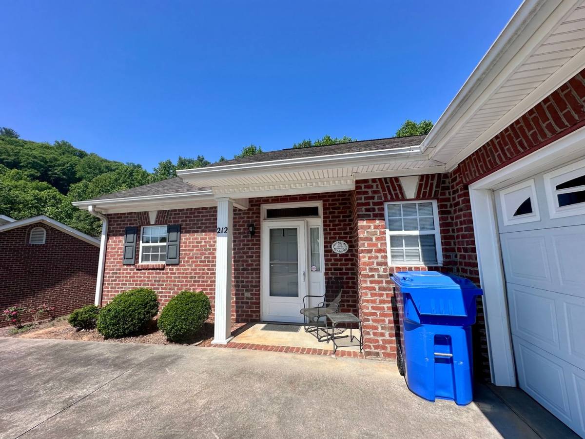 House for rent at 212 Old Brickyard Circle, North Wilkesboro, NC 28659