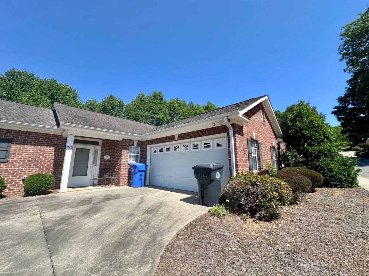 House for rent at 212 Old Brickyard Circle, North Wilkesboro, NC 28659