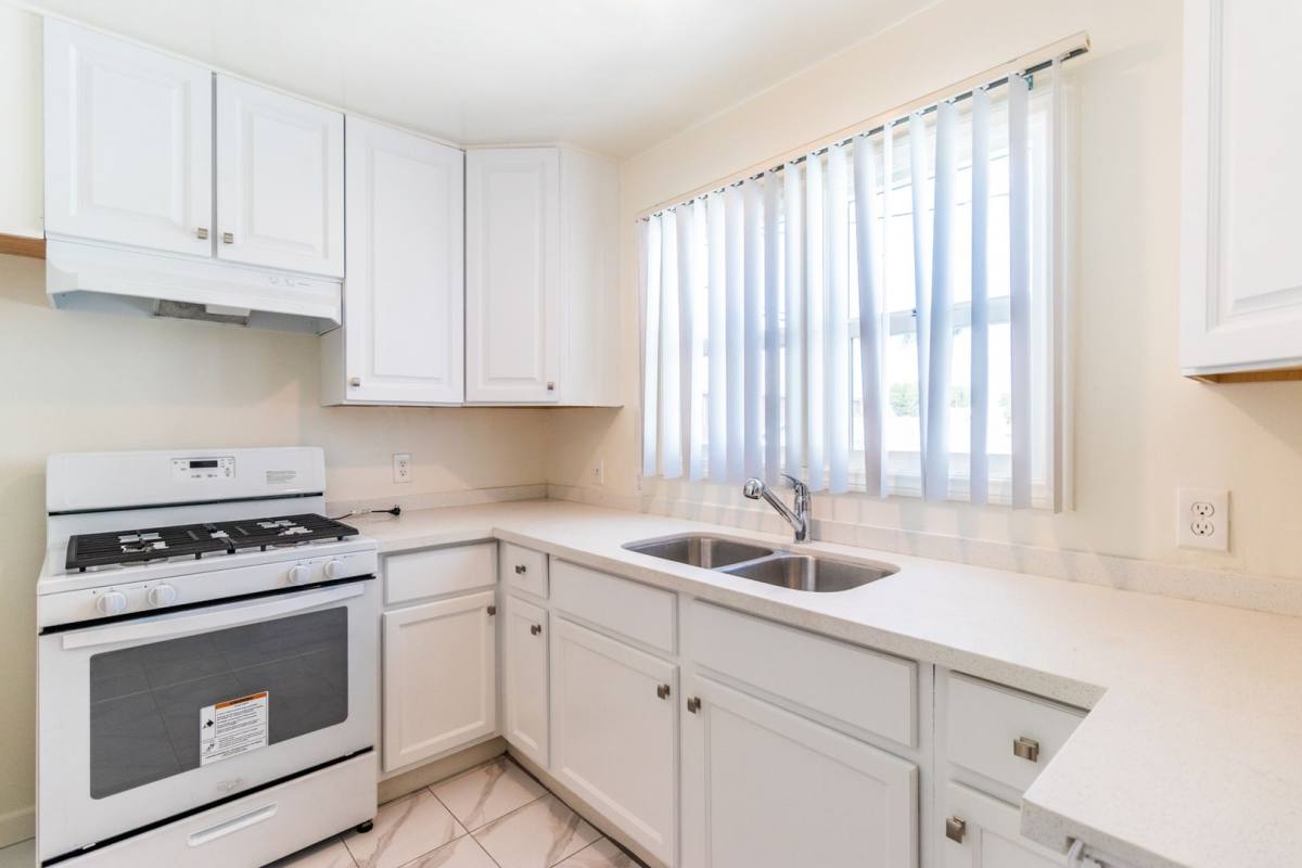 Apartment for rent at 6341 Templeton St, Huntington Park, CA 90255