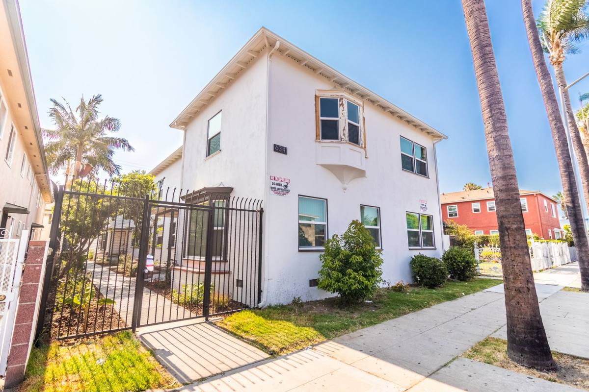 Apartment for rent at 6341 Templeton St, Huntington Park, CA 90255