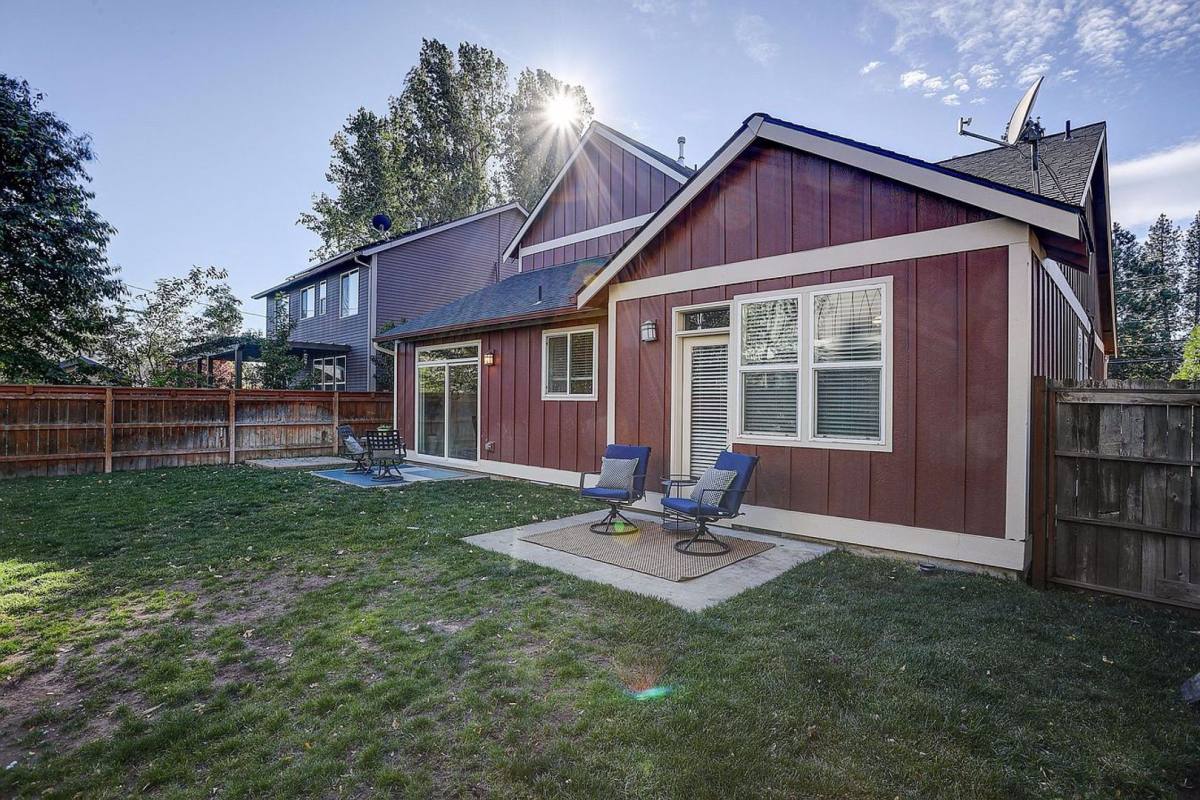 House for rent at 61472 Brosterhous Rd, Bend, OR 97702