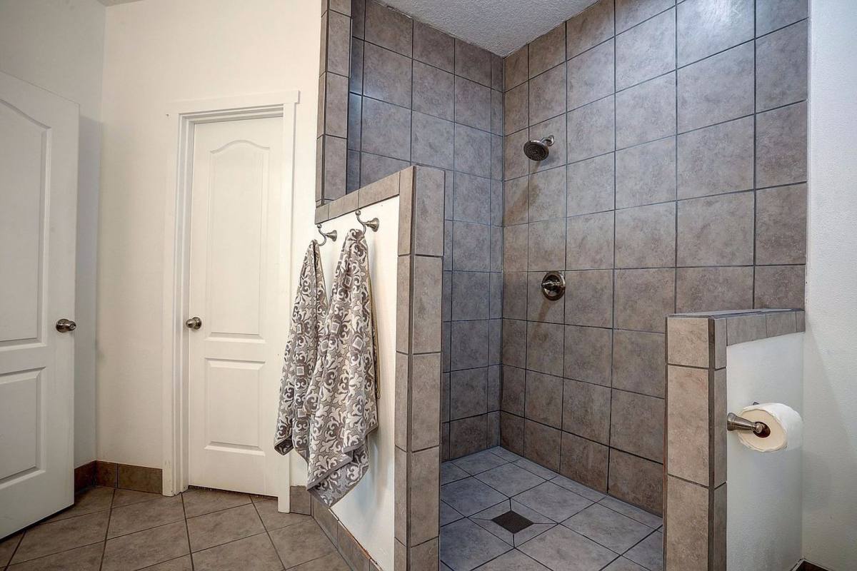 House for rent at 61472 Brosterhous Rd, Bend, OR 97702