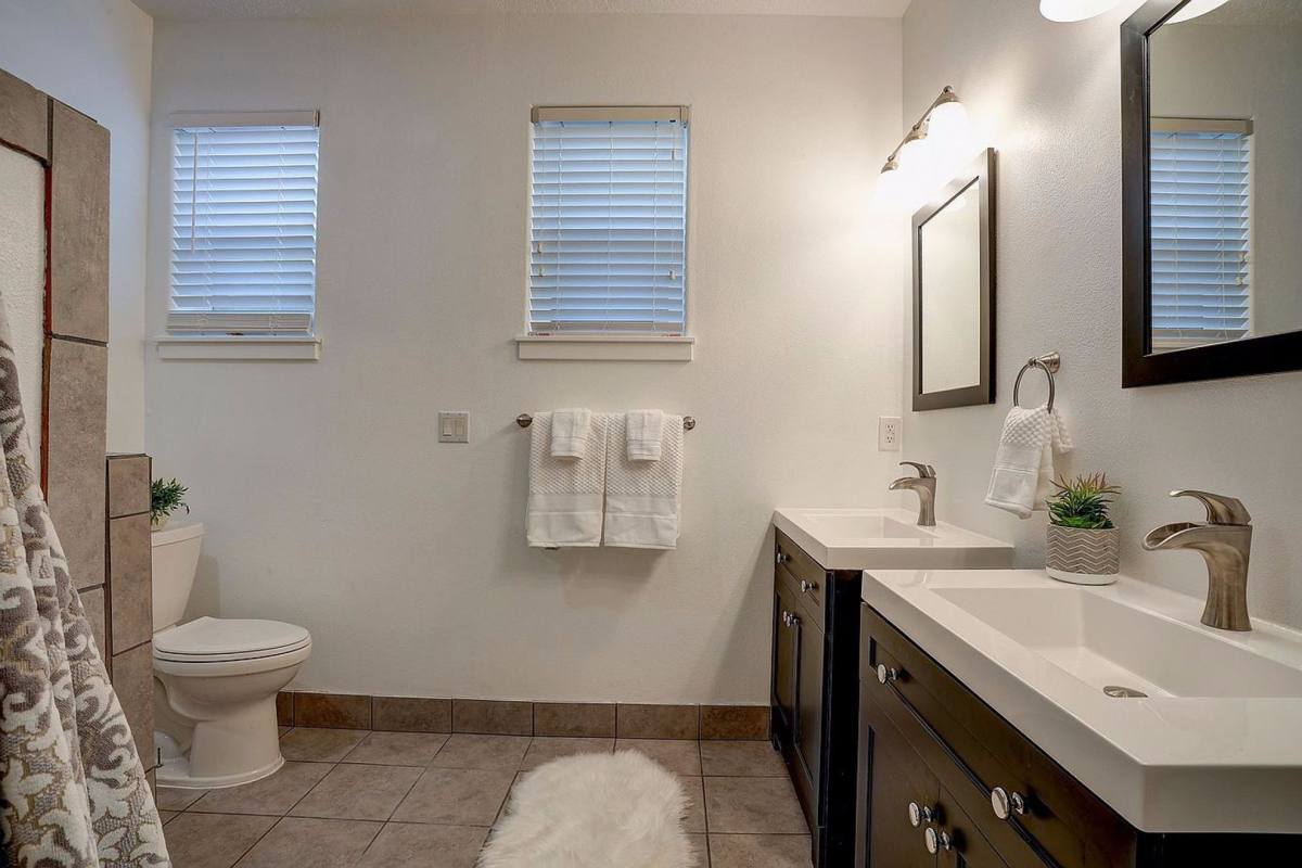 House for rent at 61472 Brosterhous Rd, Bend, OR 97702