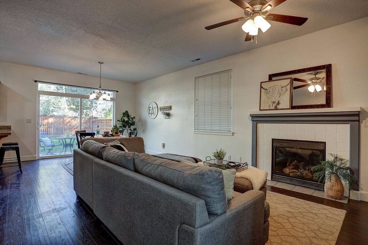 House for rent at 61472 Brosterhous Rd, Bend, OR 97702