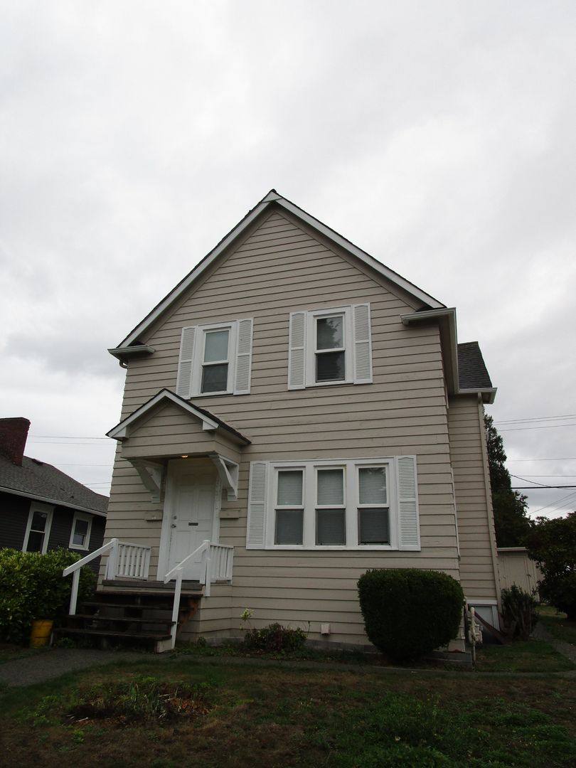 Apartment for rent at 3431 Rockefeller Ave, Everett, WA 98201
