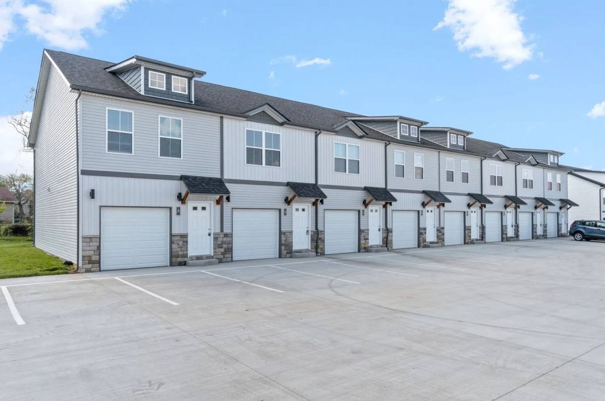 Townhouse for rent at 220 Drayton Dr, Clarksville, TN 37042