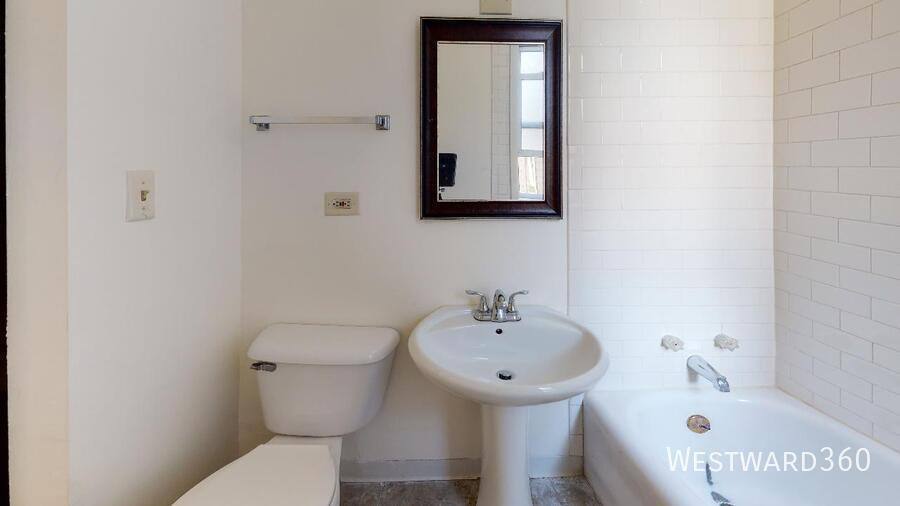 Apartment for rent at 3012 W Warren Blvd #2F, Chicago, IL 60612
