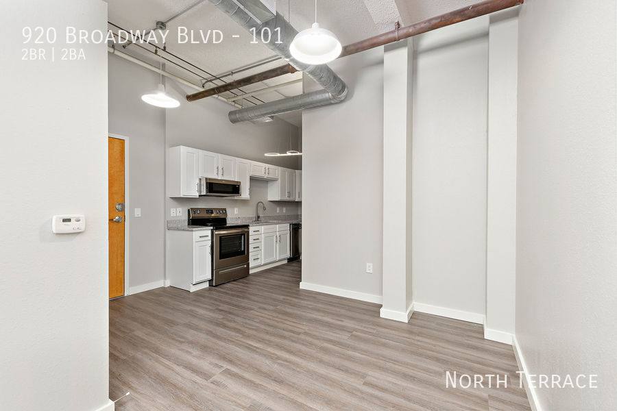 Apartment for rent at 920 Broadway Blvd, Kansas City, MO 64105