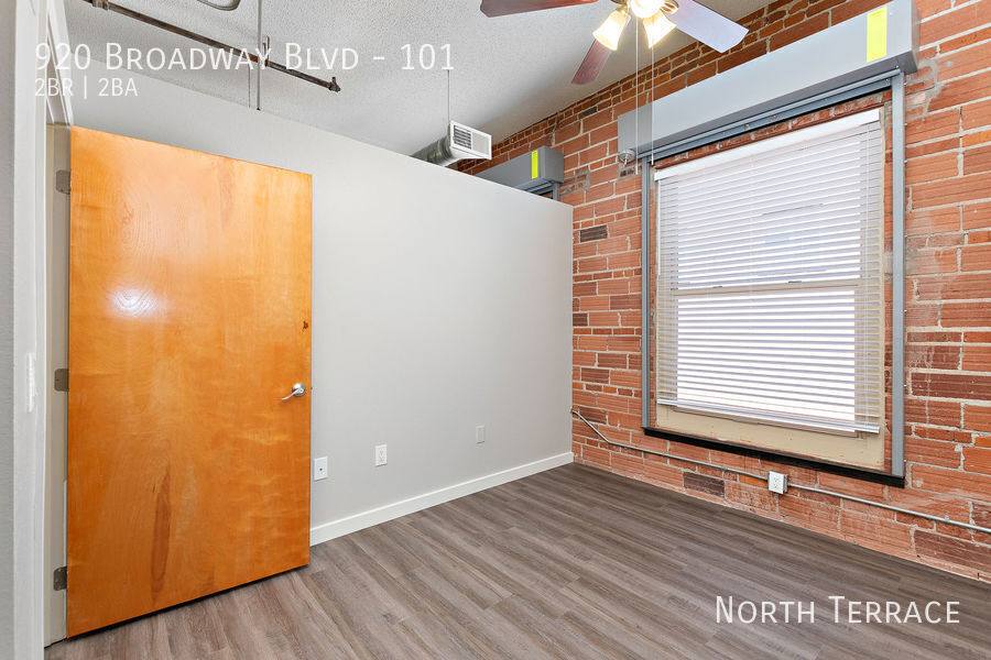 Apartment for rent at 920 Broadway Blvd, Kansas City, MO 64105