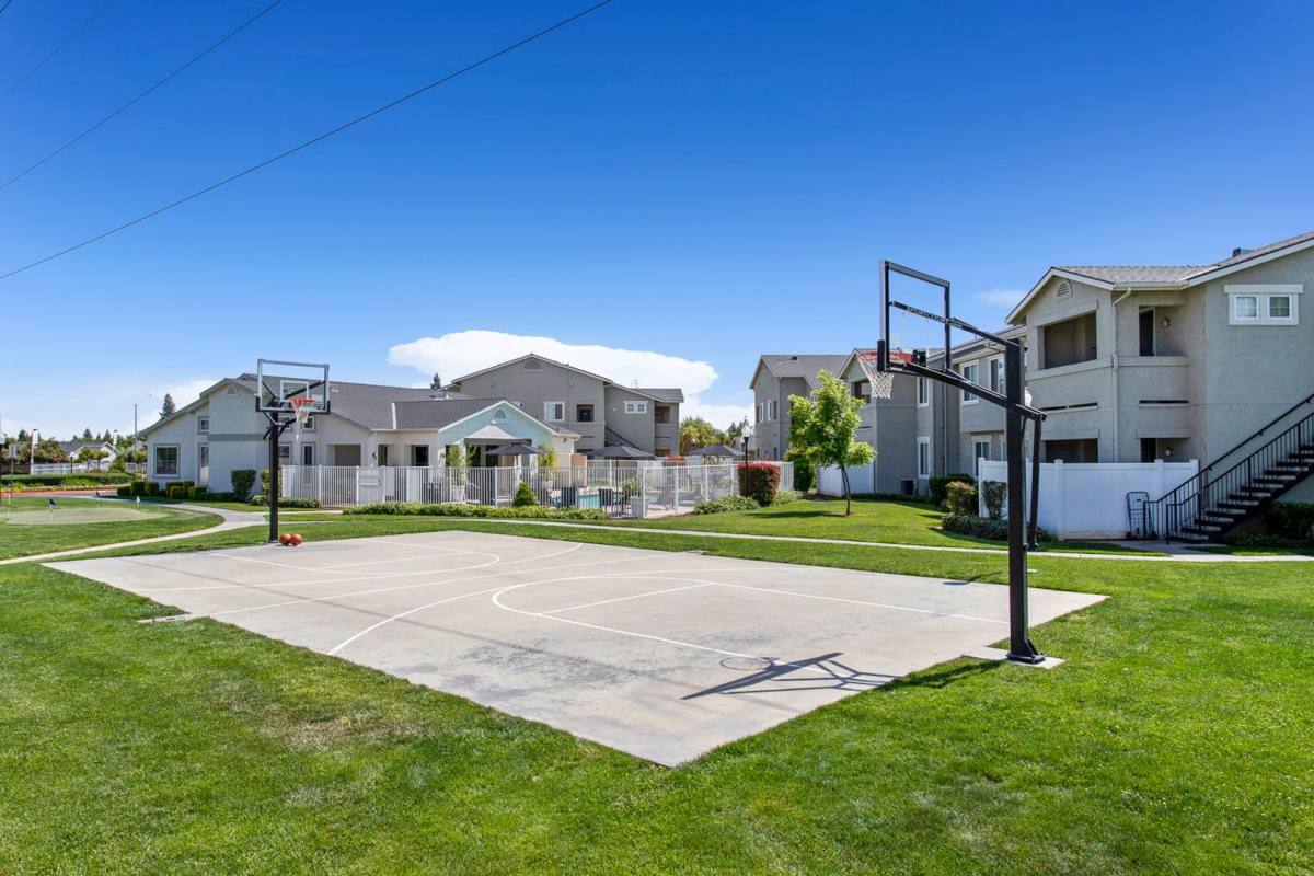 Apartment for rent at 5034 W Bullard Ave, Fresno, CA 93722