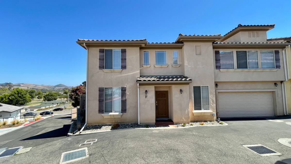 Townhouse for rent at 185 Brisco Rd, Arroyo Grande, CA 93420