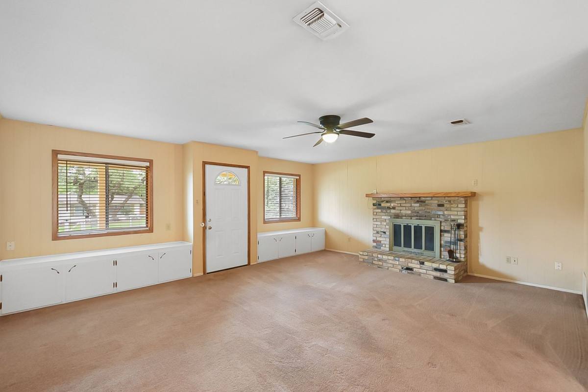 House for rent at 185 Oklahoma Ave, New Braunfels, TX 78130